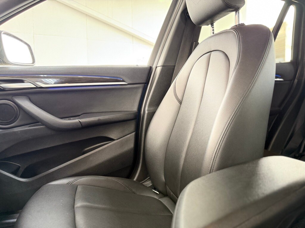 Vehicle image 34 of 49