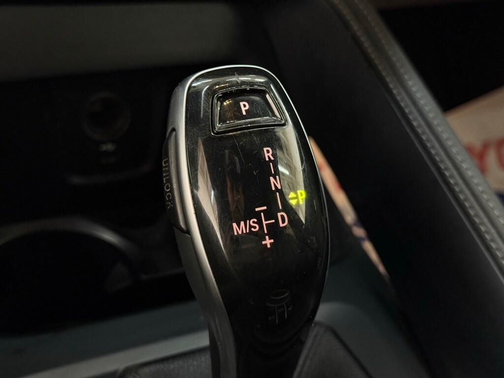 Vehicle image 31 of 49