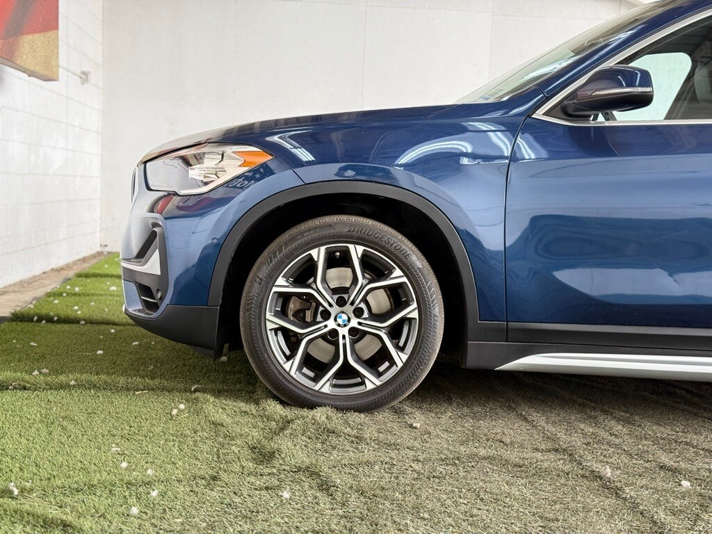 Vehicle image 15 of 49