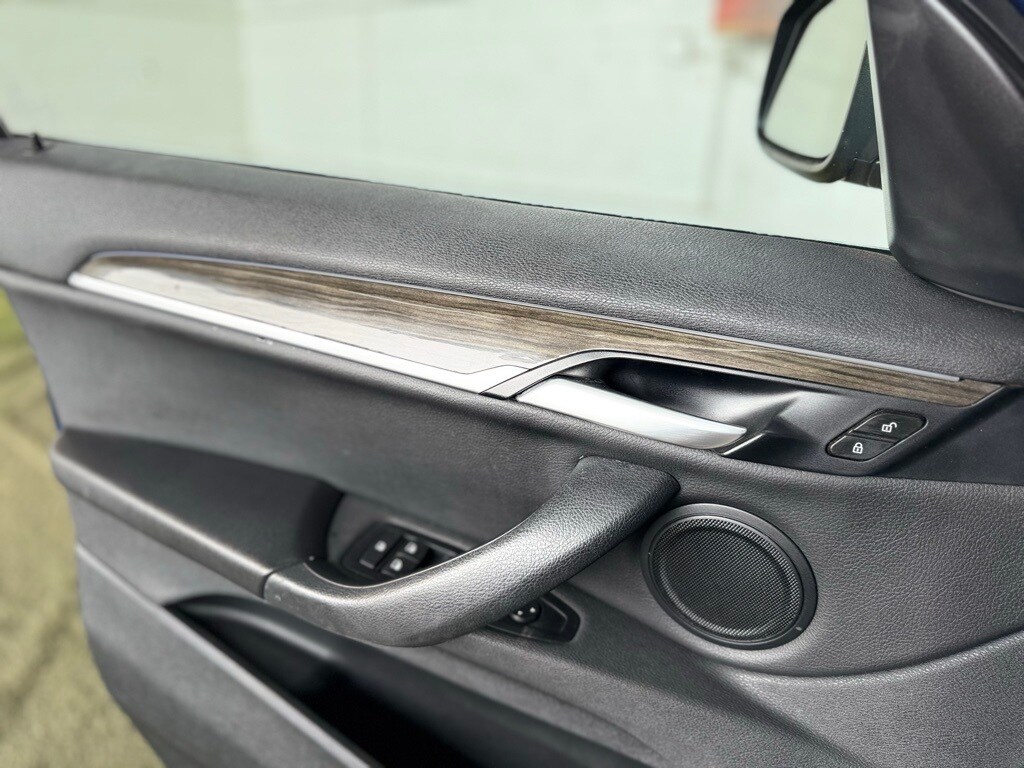 Vehicle image 20 of 49