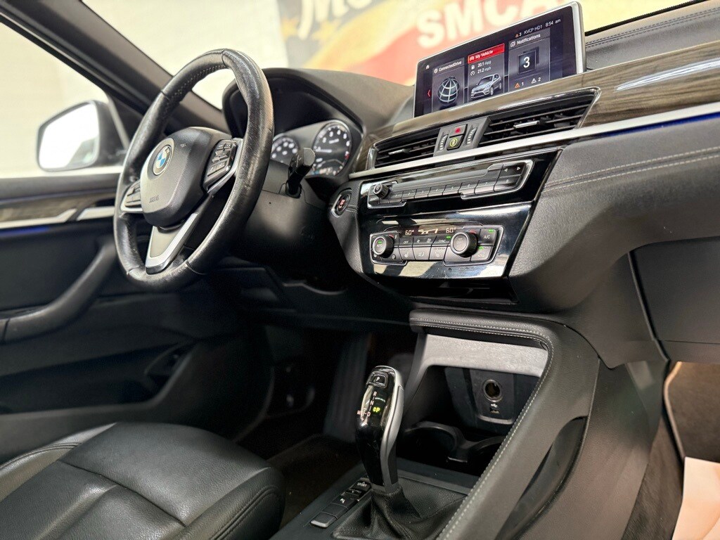 Vehicle image 43 of 49