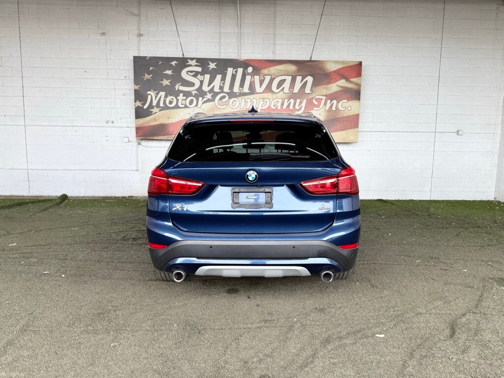 Vehicle image 11 of 49