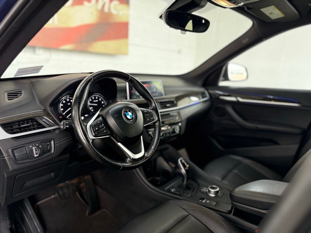 Vehicle image 21 of 49