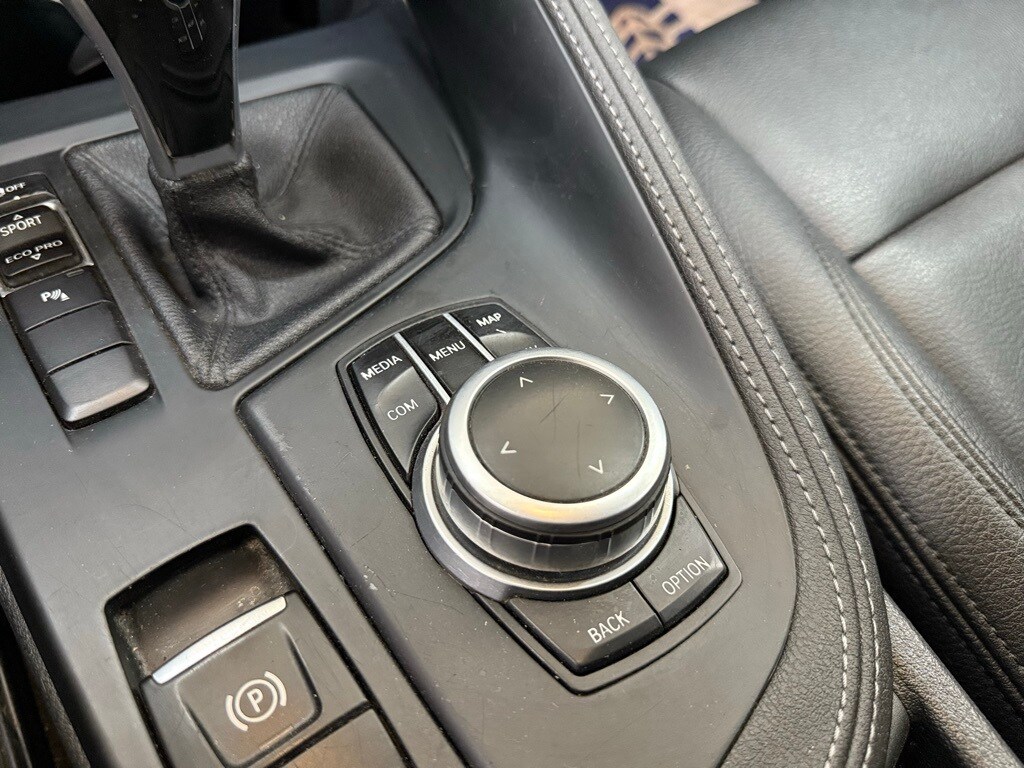 Vehicle image 32 of 49