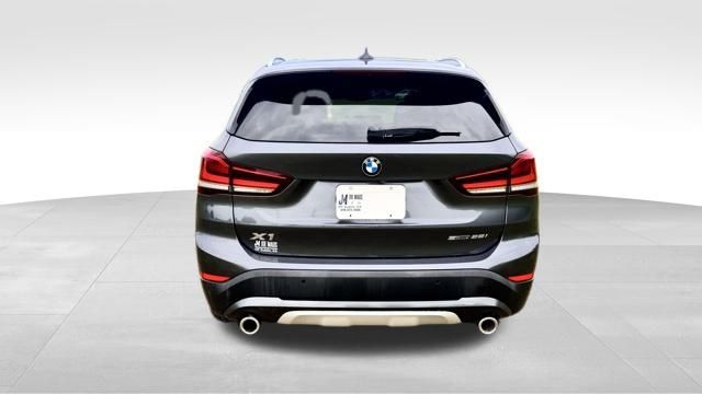 Vehicle image 7 of 32
