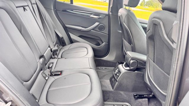 Vehicle image 15 of 32