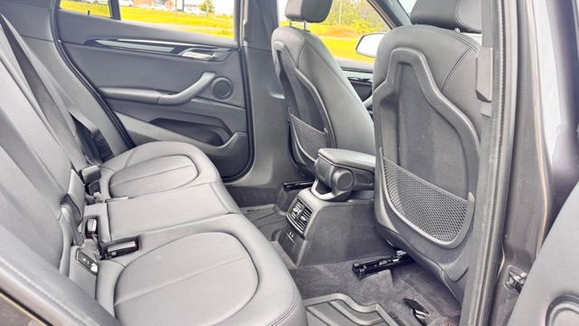Vehicle image 13 of 32