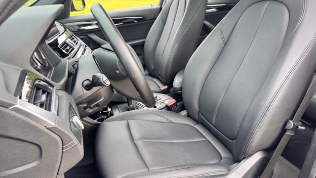Vehicle image 16 of 32