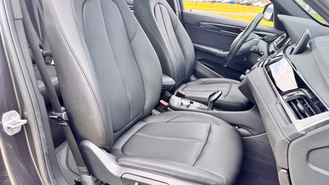 Vehicle image 14 of 32