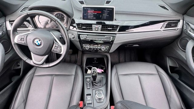 Vehicle image 23 of 32