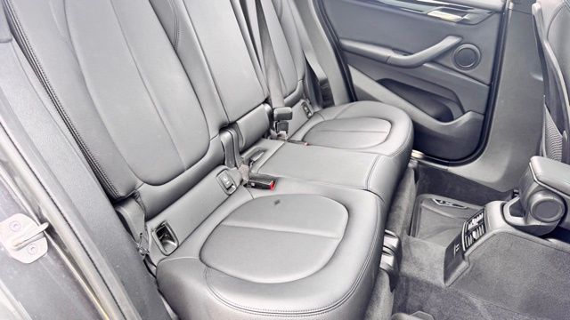 Vehicle image 18 of 32