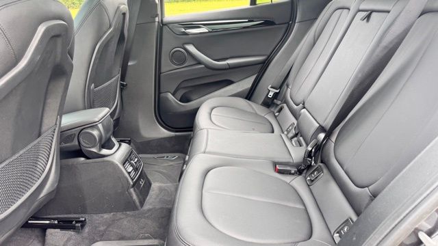 Vehicle image 19 of 32