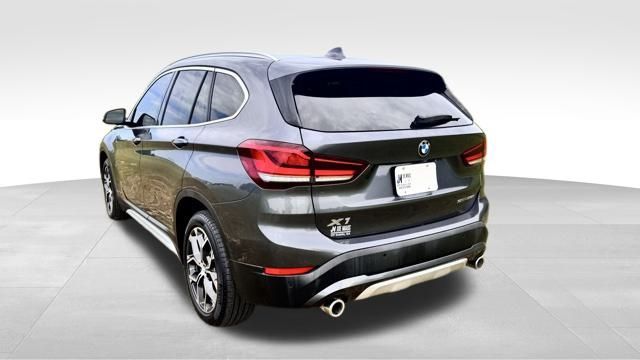 Vehicle image 8 of 32
