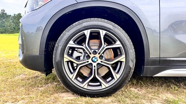 Vehicle image 11 of 32