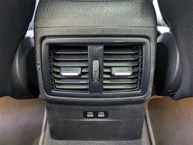 Vehicle image 22 of 33