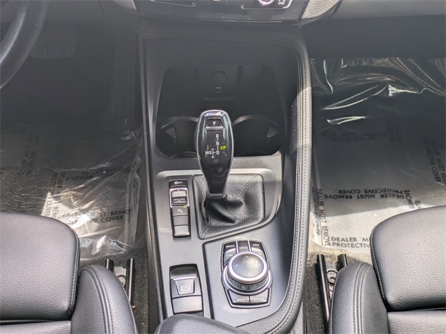 Vehicle image 21 of 33