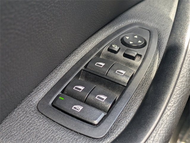Vehicle image 24 of 33