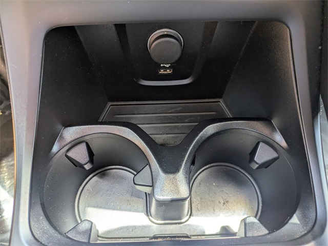 Vehicle image 30 of 33