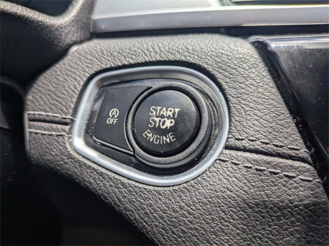 Vehicle image 27 of 33