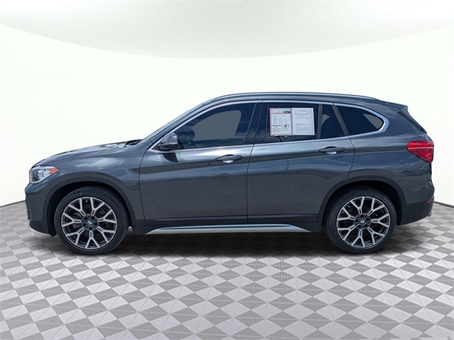 Vehicle image 8 of 33