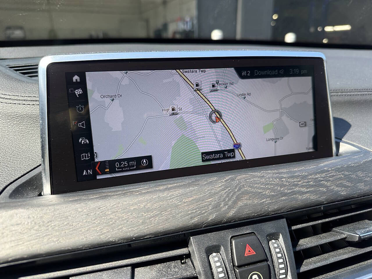 Vehicle image 21 of 36