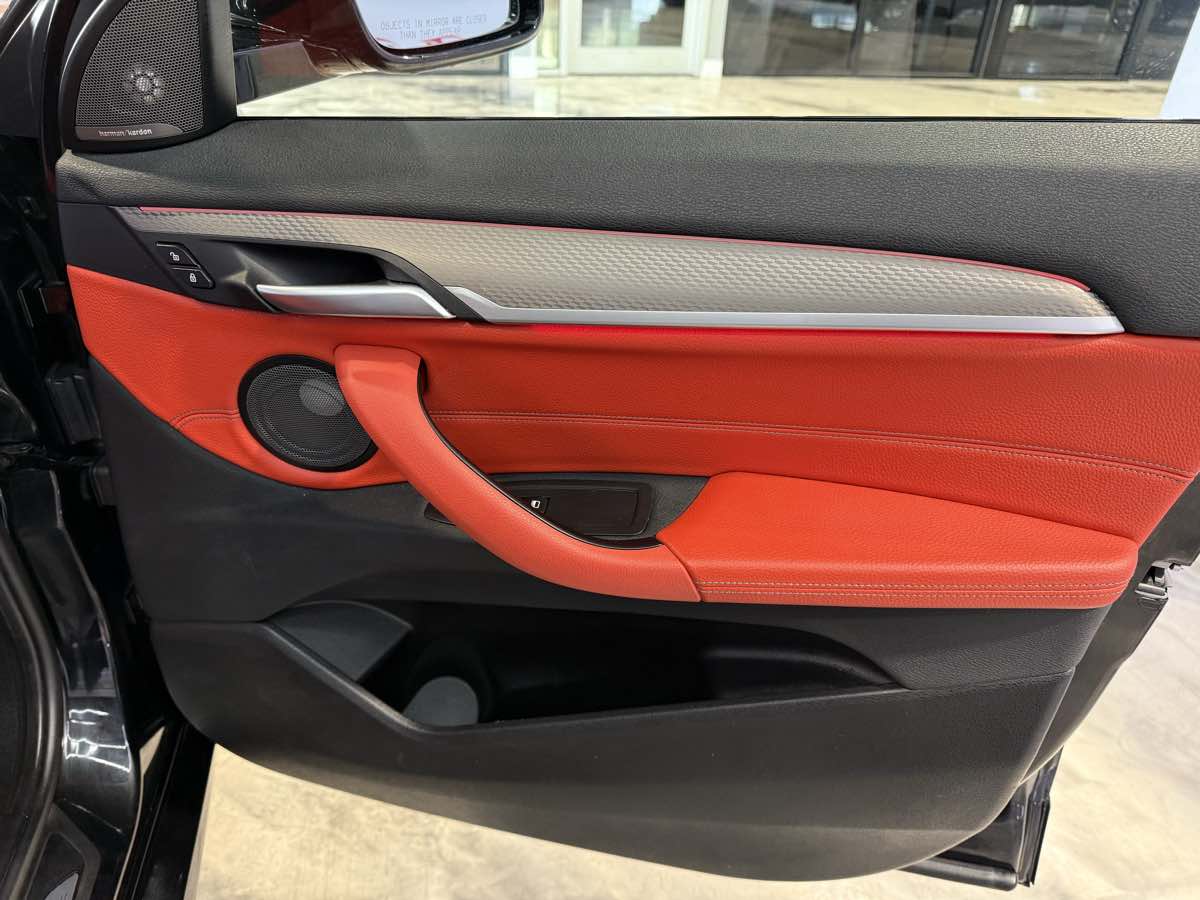 Vehicle image 66 of 69