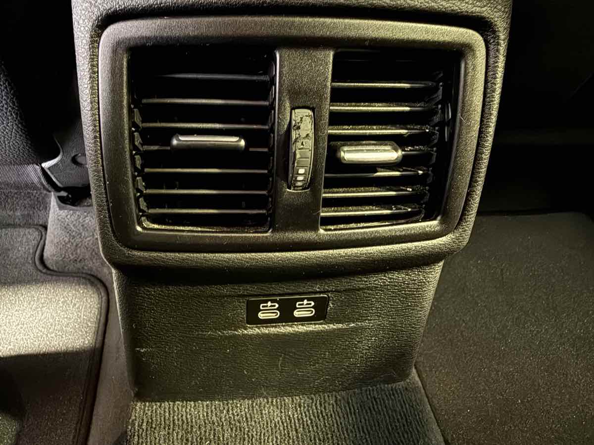 Vehicle image 37 of 69