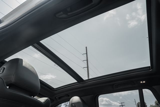 Vehicle image 13 of 48
