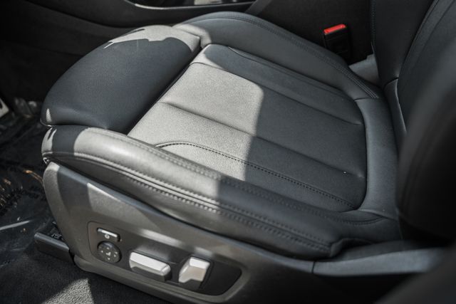 Vehicle image 34 of 48