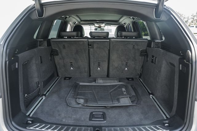 Vehicle image 10 of 48