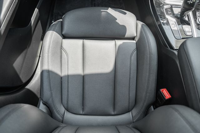 Vehicle image 11 of 48