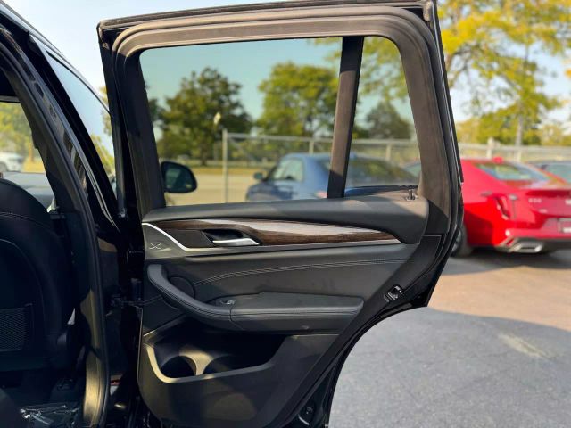 Vehicle image 21 of 24
