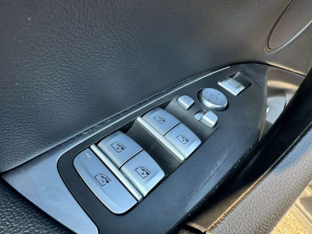 Vehicle image 13 of 24