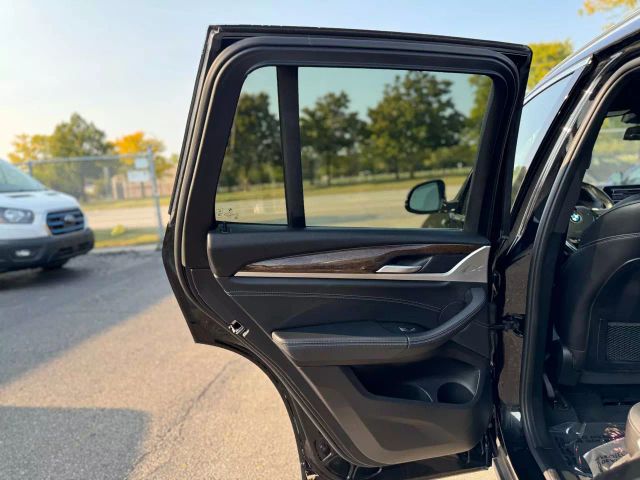 Vehicle image 17 of 24