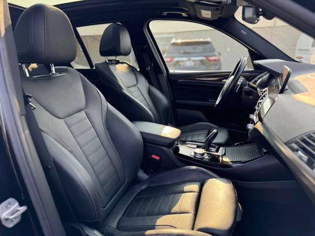 Vehicle image 22 of 24