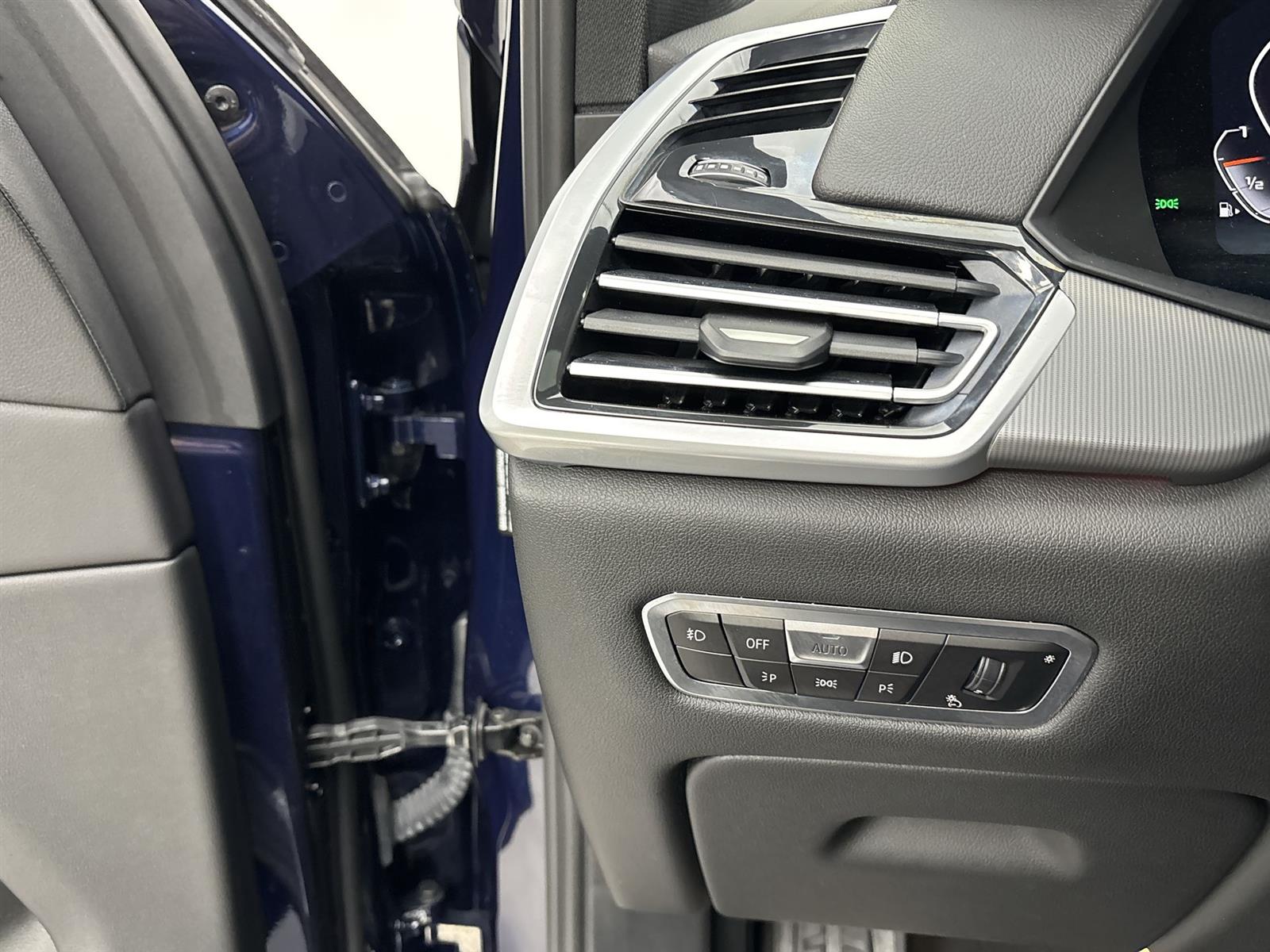 Vehicle image 28 of 31