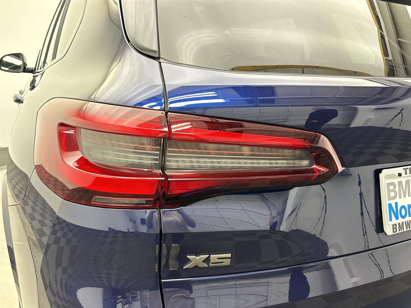 Vehicle image 21 of 31