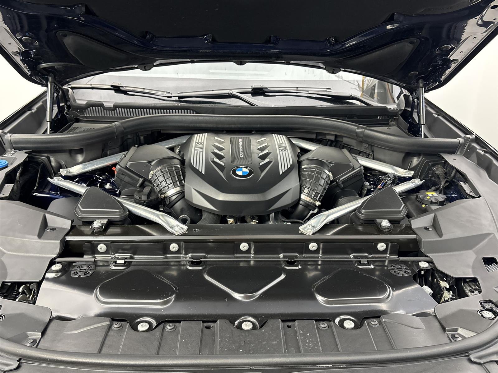 Vehicle image 17 of 31