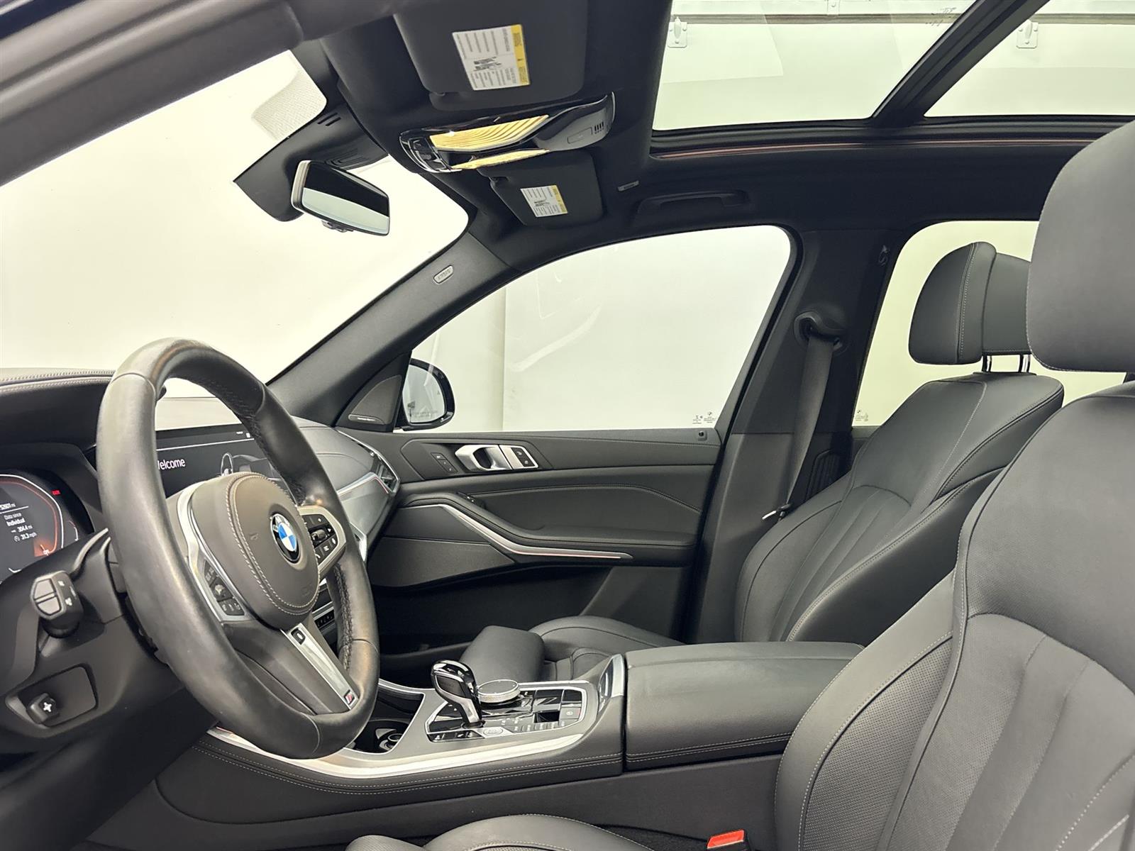 Vehicle image 23 of 31
