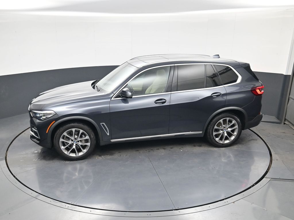2021 BMW X5 sDrive40i Image 3 of 32