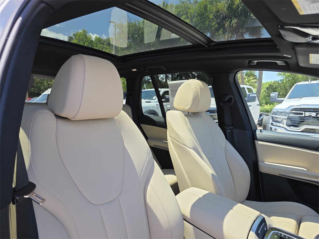 Vehicle image 15 of 31