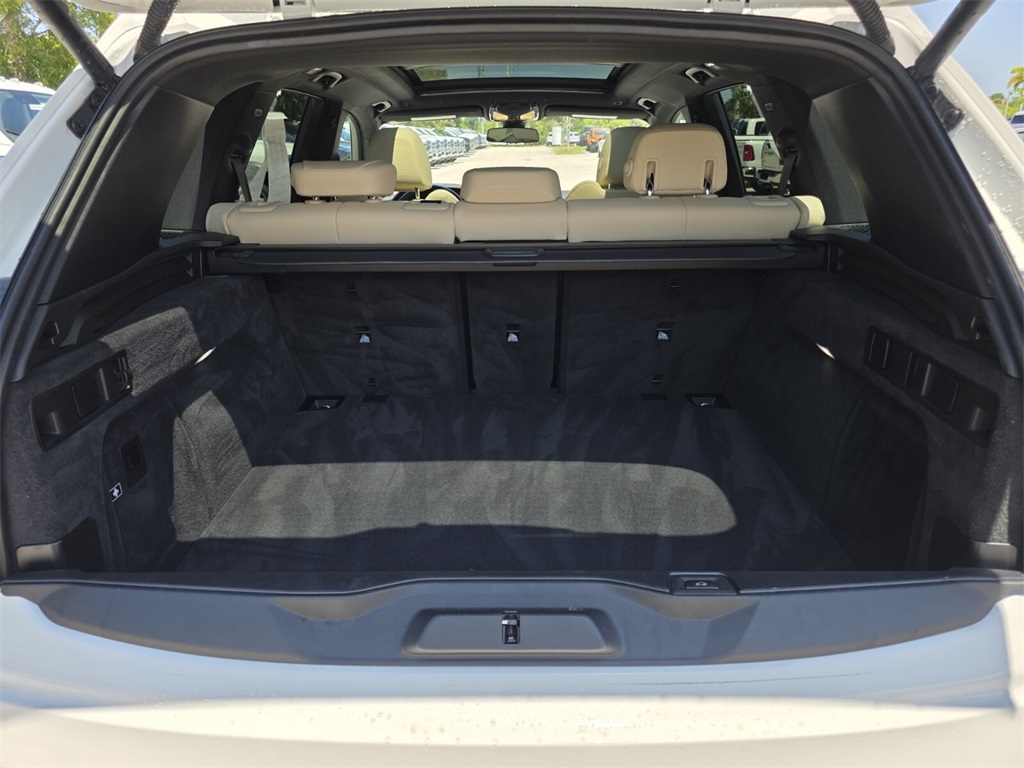 Vehicle image 10 of 31