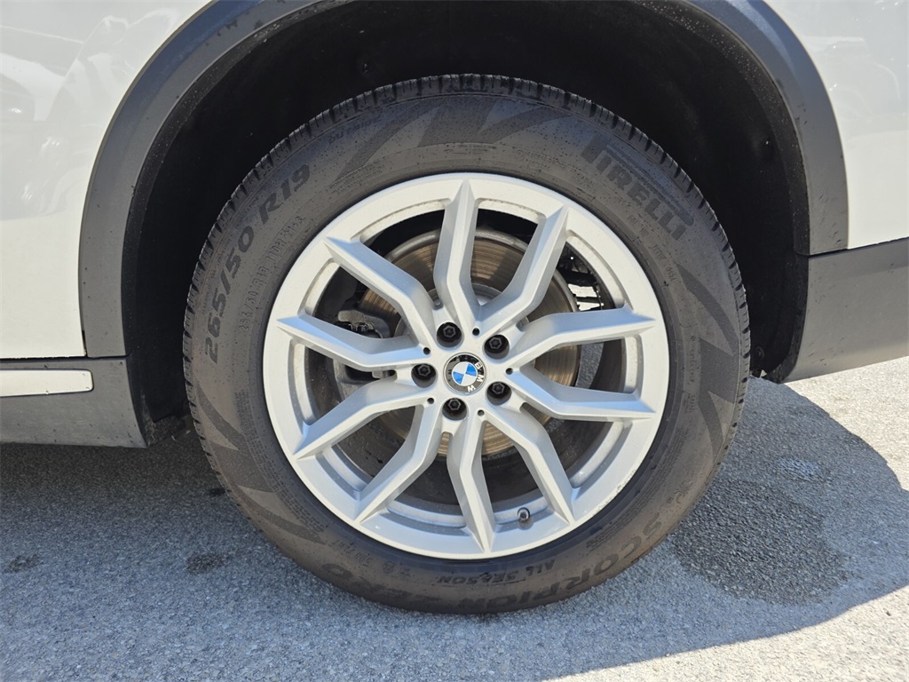 Vehicle image 9 of 31