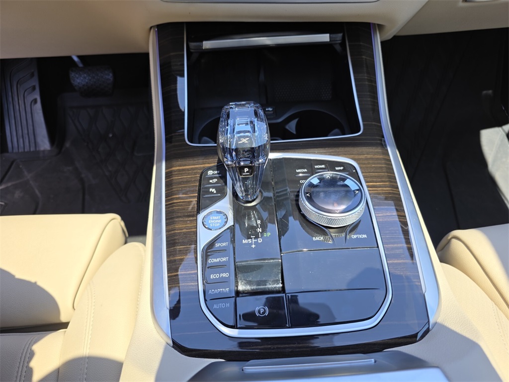 Vehicle image 26 of 31