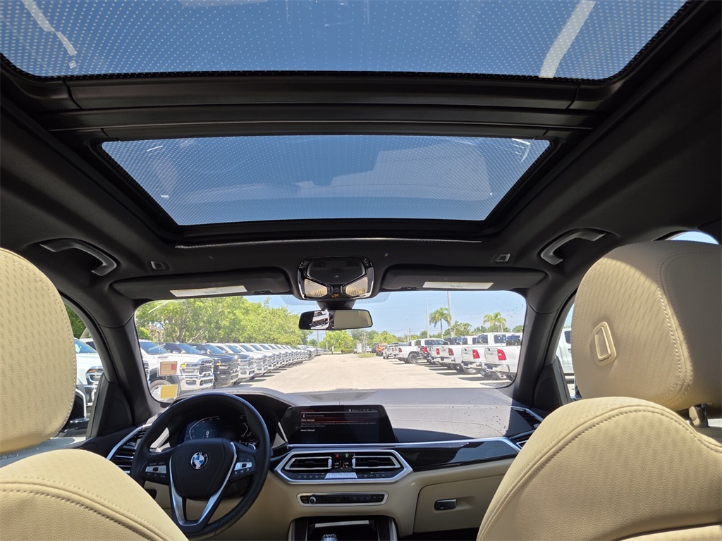 Vehicle image 19 of 31