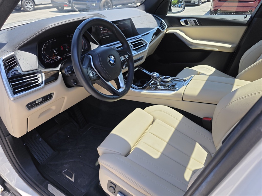 Vehicle image 21 of 31