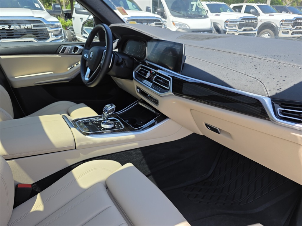 Vehicle image 20 of 31