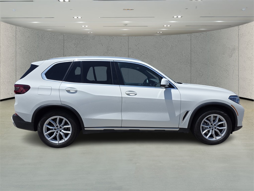 Vehicle image 4 of 31