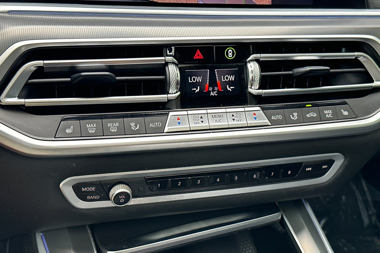 Vehicle image 21 of 30