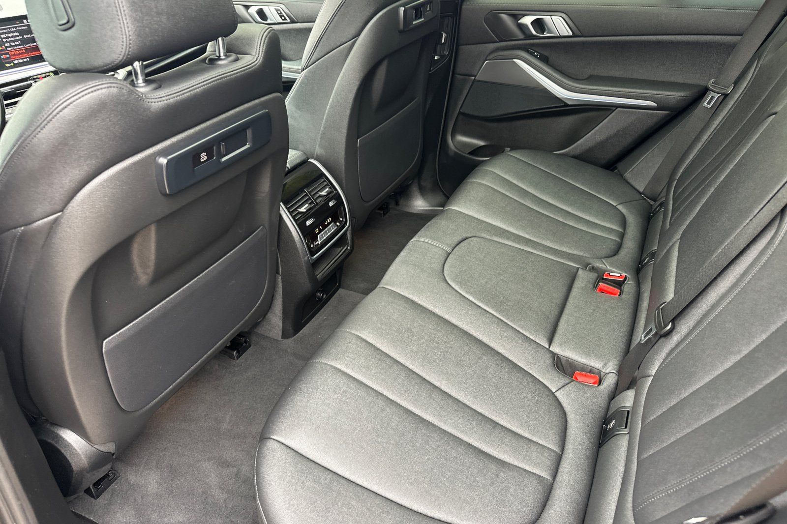 Vehicle image 12 of 30